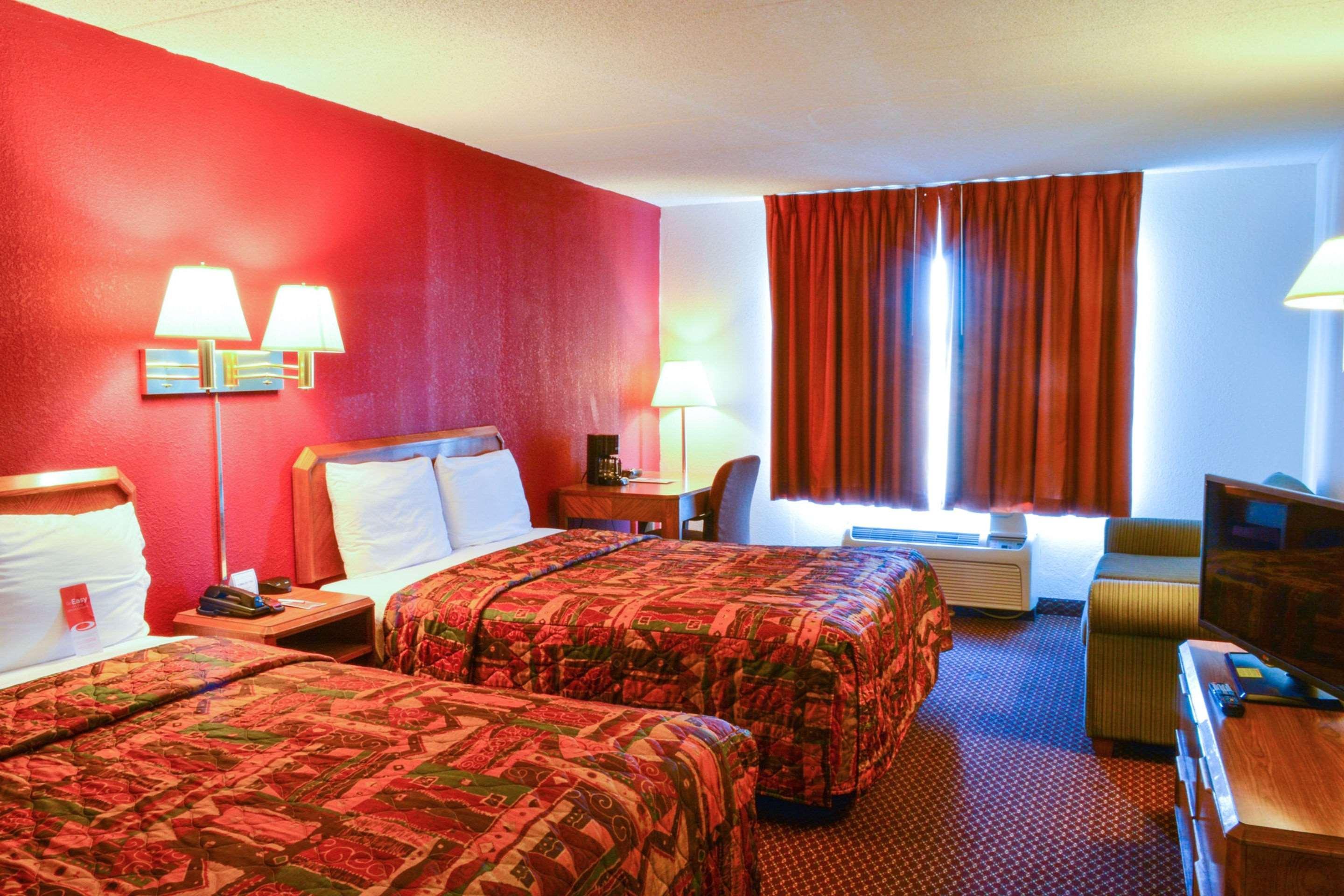 Econo Lodge Уиллоубрук Экстерьер фото