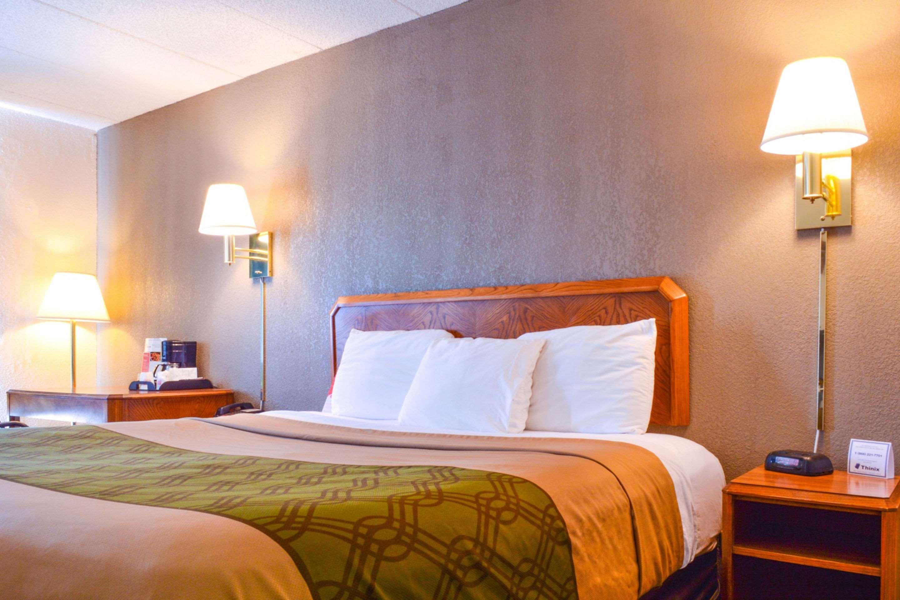 Econo Lodge Уиллоубрук Экстерьер фото