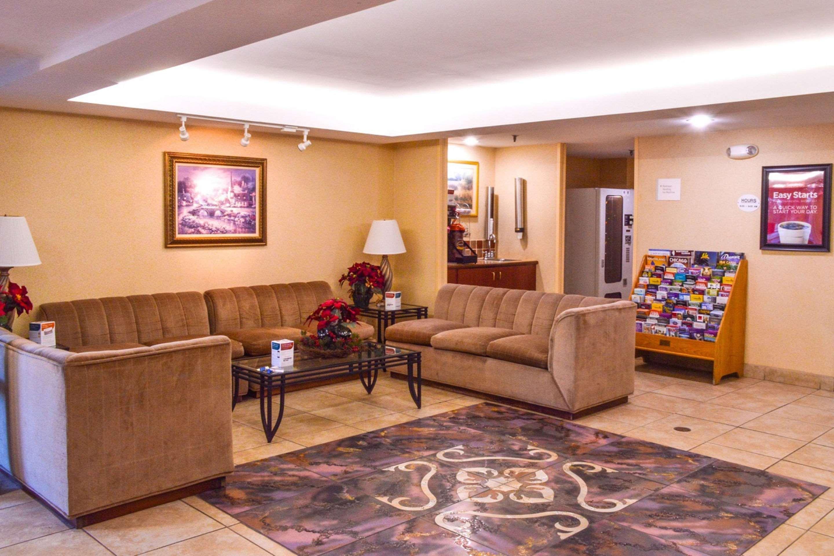 Econo Lodge Уиллоубрук Экстерьер фото