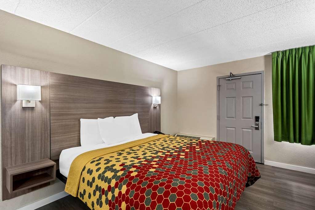 Econo Lodge Уиллоубрук Номер фото