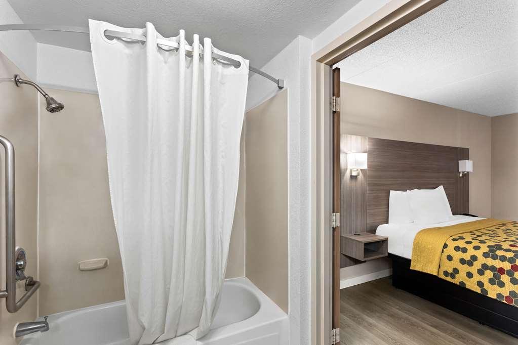 Econo Lodge Уиллоубрук Номер фото