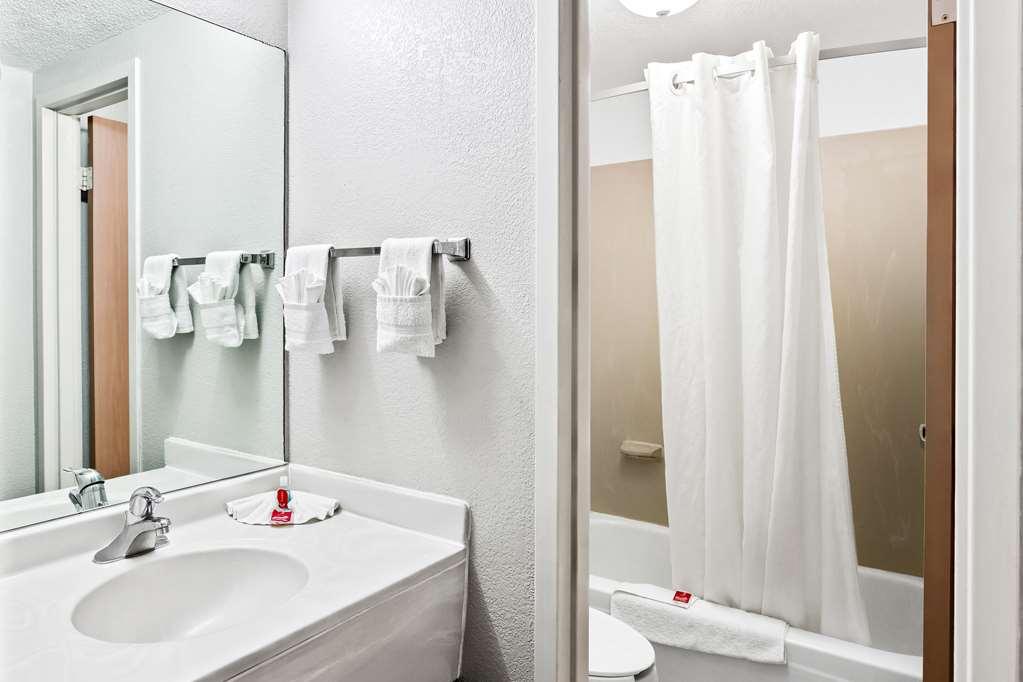 Econo Lodge Уиллоубрук Номер фото