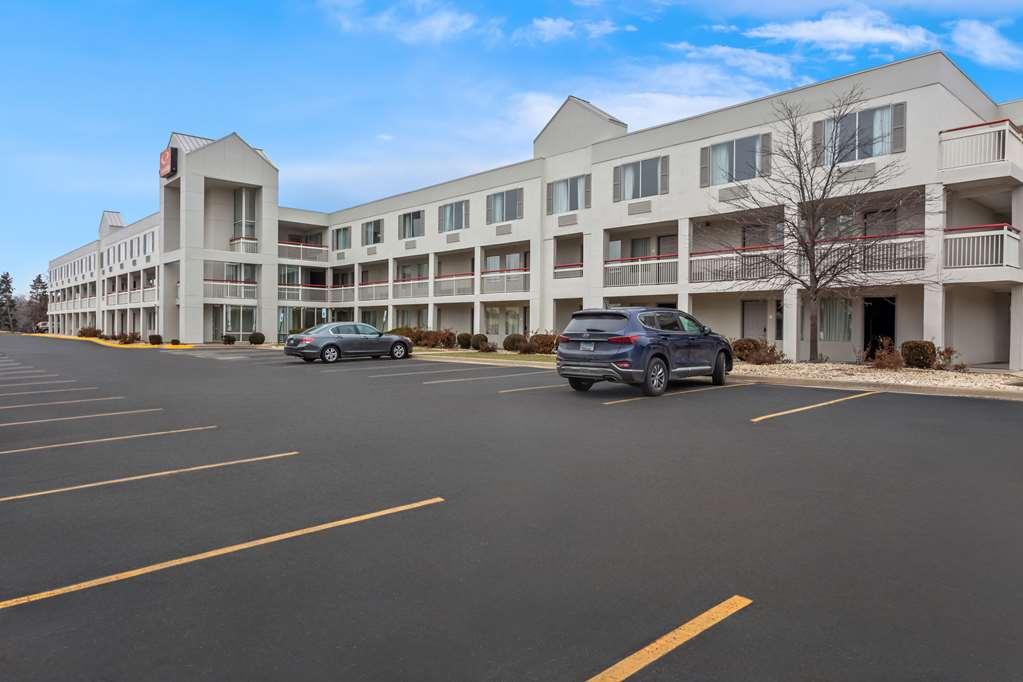 Econo Lodge Уиллоубрук Экстерьер фото